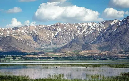 تالاب چغاخور و تالاب گندمان